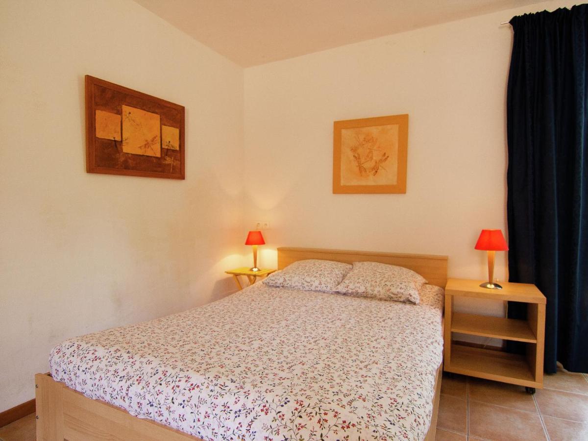 Charming Gite With Pool In Vezac Beynac-et-Cazenac Exterior photo