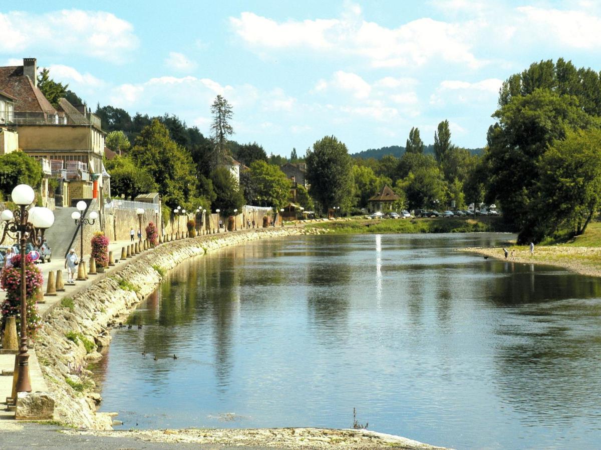 Charming Gite With Pool In Vezac Beynac-et-Cazenac Exterior photo