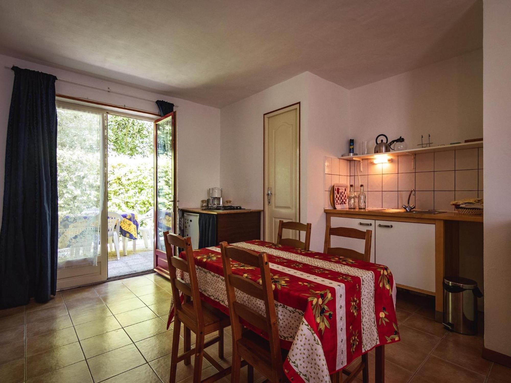 Charming Gite With Pool In Vezac Beynac-et-Cazenac Exterior photo